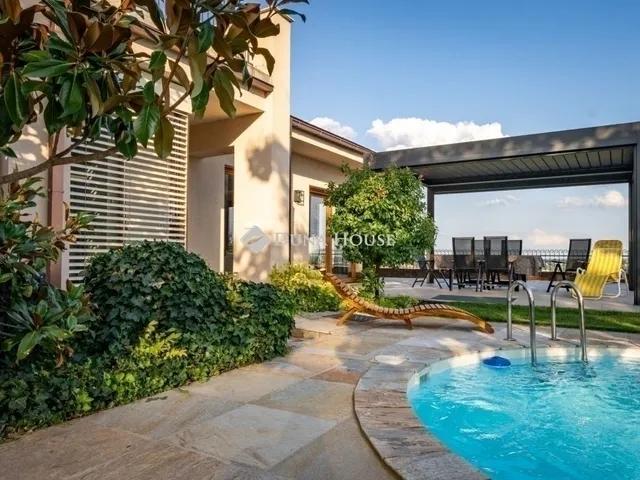 Eladó ház Pécs 300 nm