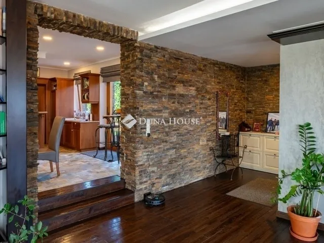 Eladó ház Pécs 300 nm