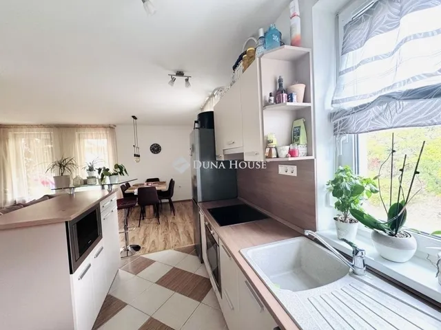 Eladó lakás Pécs, Rigóder 72 nm