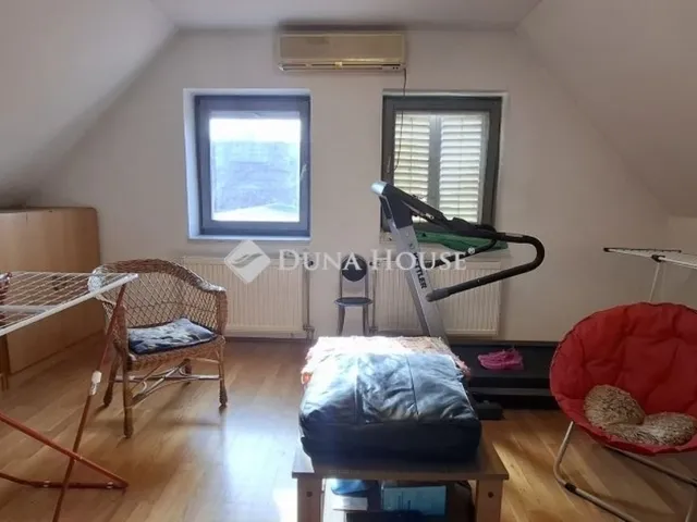 Eladó ház Pécs, Csoronika 179 nm