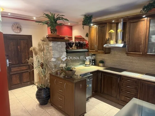 Eladó lakás Pécs, Meszes 86 nm