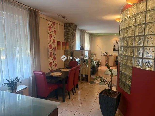 Eladó lakás Pécs, Meszes 86 nm