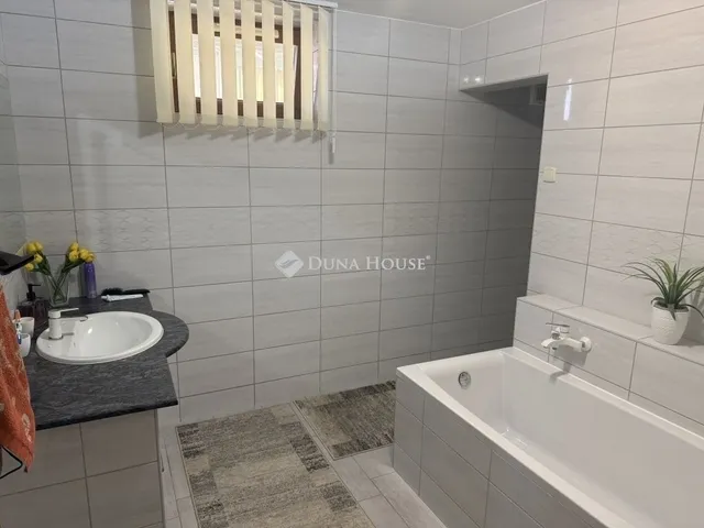 Eladó ház Pécs, Somogy 199 nm