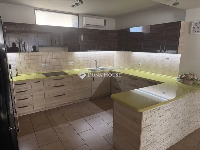 Eladó ház Pécs, Somogy 199 nm