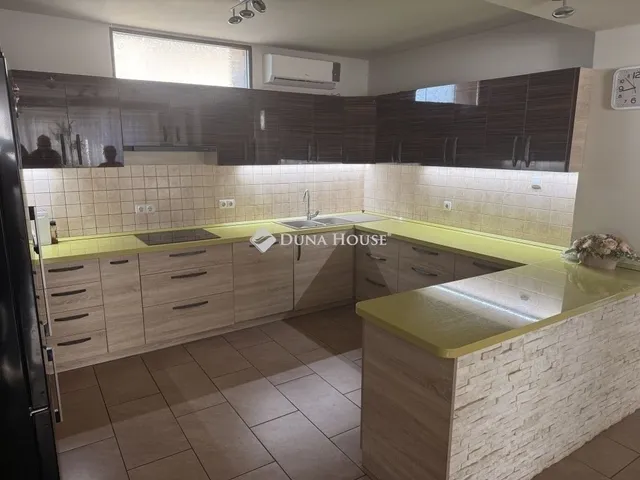 Eladó ház Pécs, Somogy 199 nm