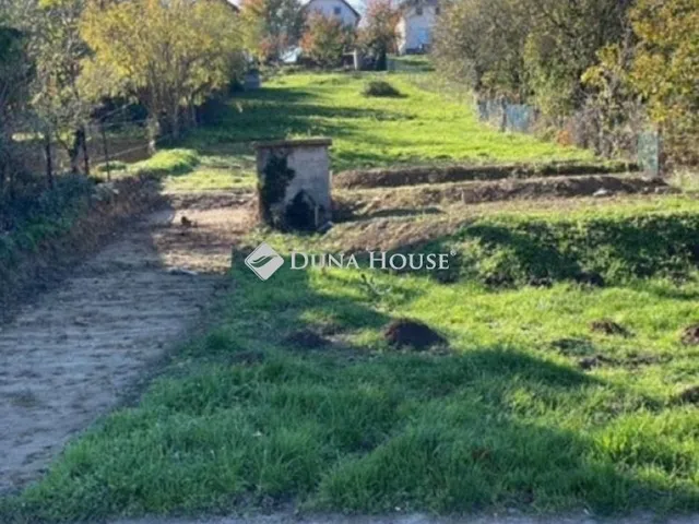 Eladó telek Pécs 1204 nm