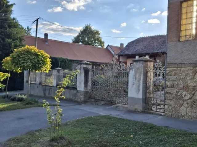 Eladó ház Zengővárkony 87 nm