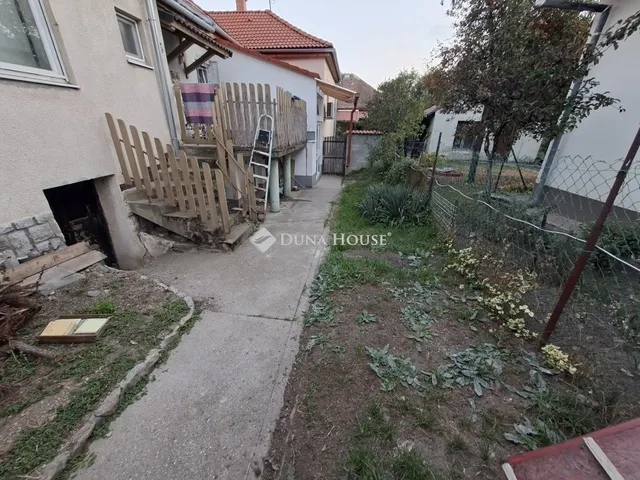 Eladó lakás Pécs, Egyetemváros 79 nm