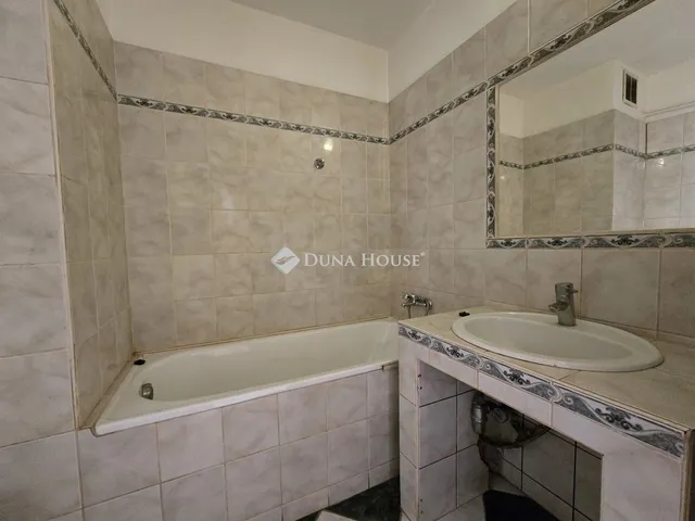 Eladó lakás Pécs, Uránváros 27 nm