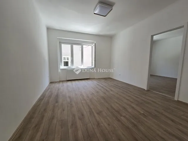 Eladó lakás Pécs, Belváros 69 nm