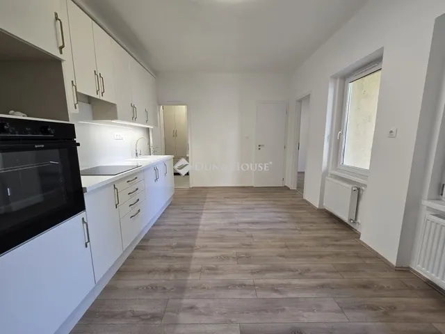 Eladó lakás Pécs, Belváros 69 nm