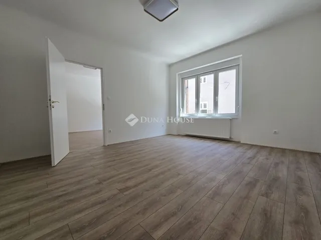 Eladó lakás Pécs, Belváros 69 nm