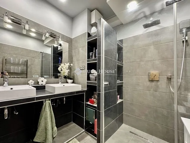 Eladó lakás Pécs, Kertváros 110 nm