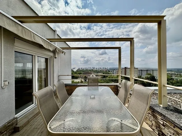 Eladó lakás Pécs, Kertváros 110 nm