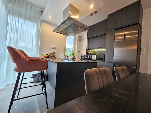 Eladó lakás Pécs, Kertváros 92 nm