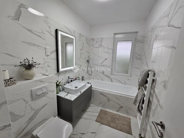 Eladó lakás Pécs, Kertváros 92 nm