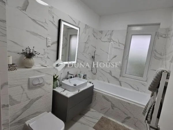 Eladó lakás Pécs, Kertváros 92 nm