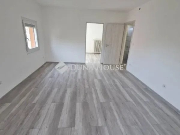 Eladó lakás Pécs, Uránváros 52 nm