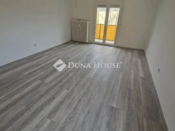 Eladó lakás Pécs, Uránváros 52 nm