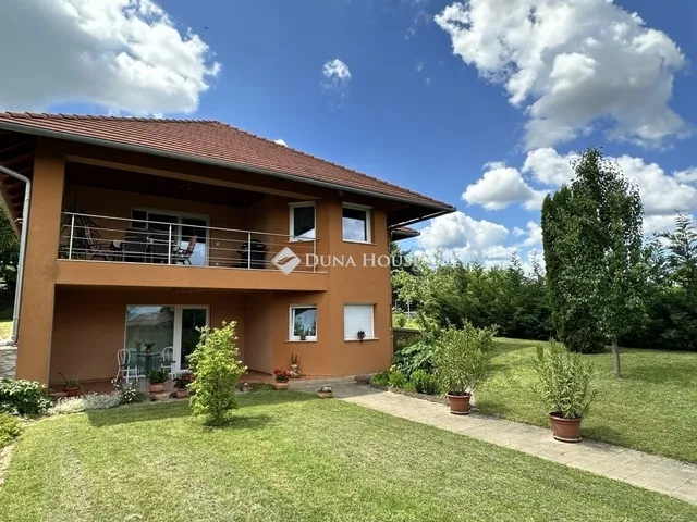 Eladó ház Kozármisleny 236 nm