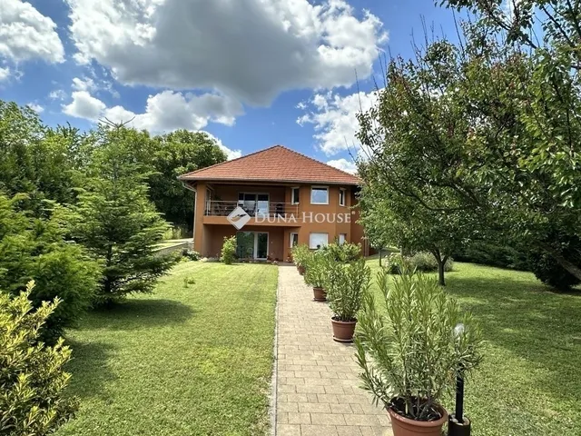 Eladó ház Kozármisleny 236 nm