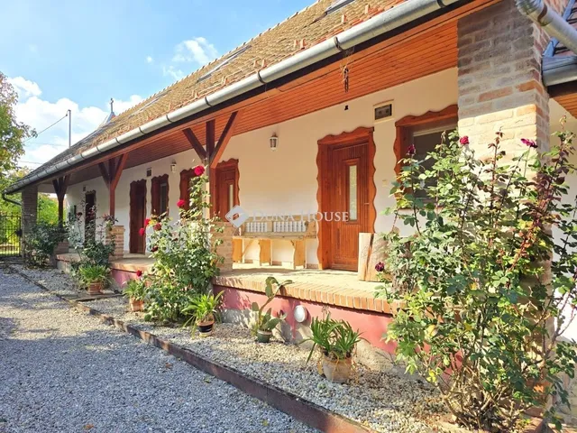 Eladó ház Geresdlak 200 nm