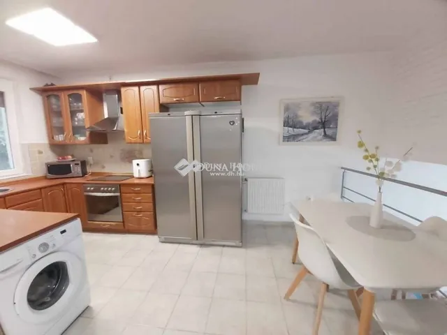 Eladó ház Pécs, Bálics 180 nm