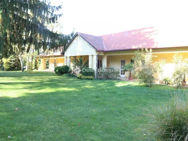Eladó ház Pécsvárad 618 nm