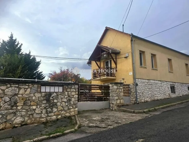 Eladó lakás Pécs, Ledina 76 nm