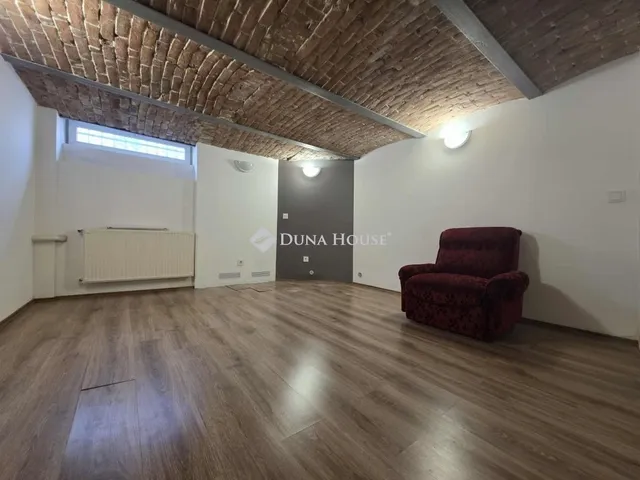 Eladó lakás Pécs, Ledina 76 nm