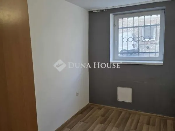 Eladó lakás Pécs, Ledina 76 nm