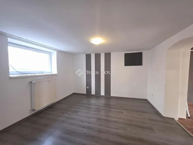 Eladó lakás Pécs, Ledina 76 nm