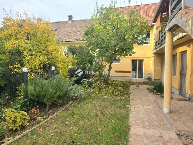 Eladó lakás Pécs, Ledina 76 nm