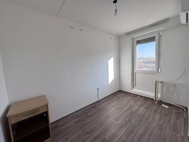 Eladó lakás Komló 39 nm