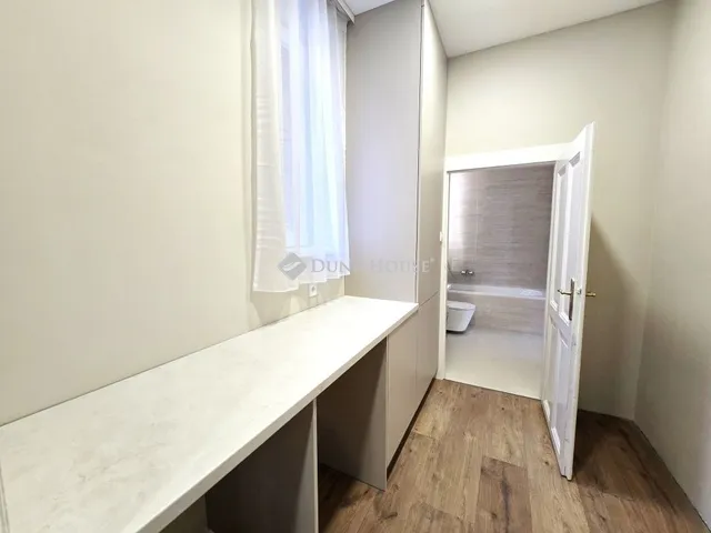 Eladó lakás Pécs, Belváros 87 nm