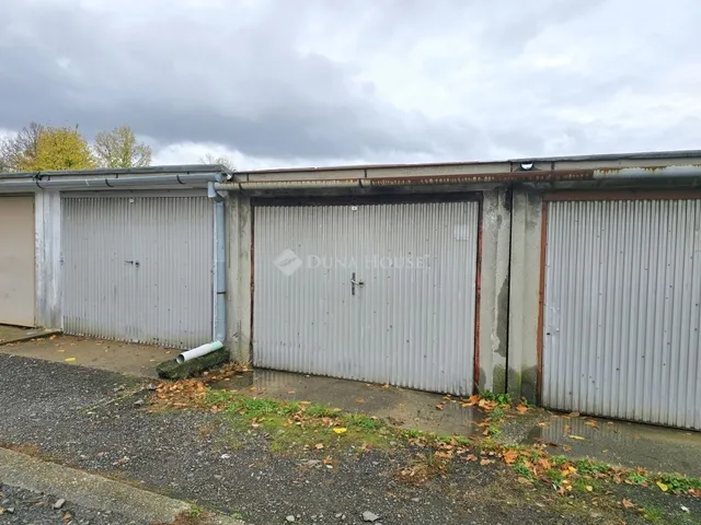 Eladó garázs Pécs, Kertváros 15 nm