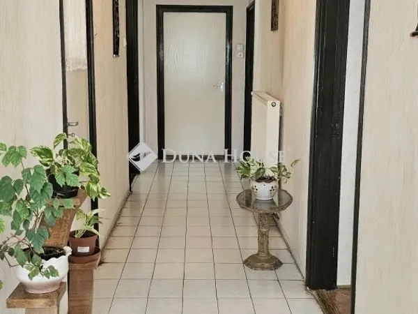 Eladó ház Bogád 179 nm