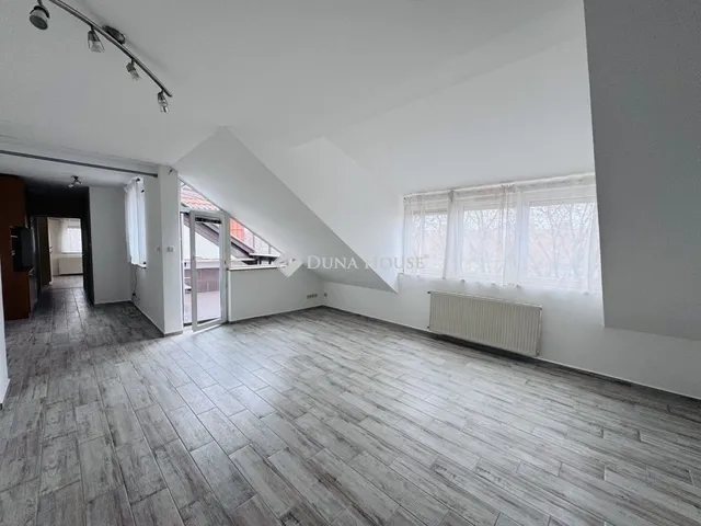 Eladó lakás Pécs, Uránváros 106 nm