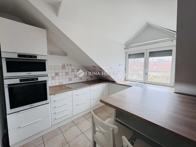 Eladó lakás Pécs, Uránváros 106 nm