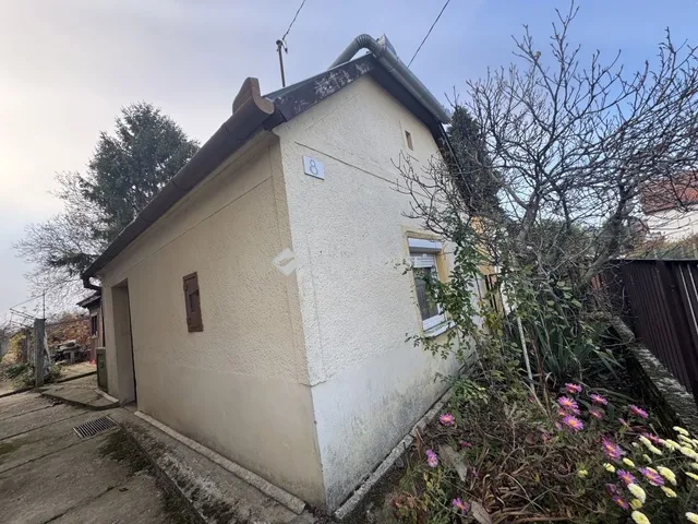 Eladó ház Pécs, Újhegy 30 nm