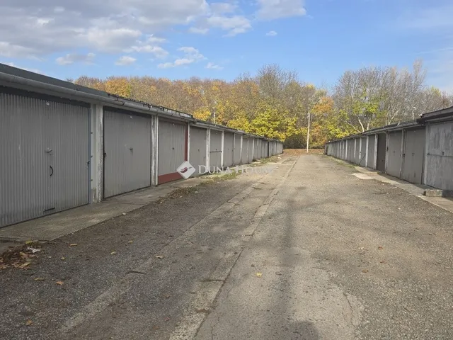 Eladó garázs Pécs, Kertváros 17 nm