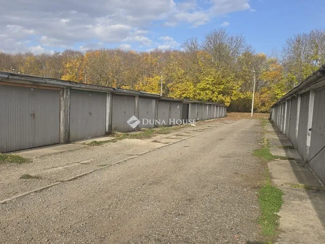 Eladó garázs Pécs, Kertváros 17 nm