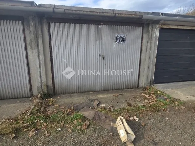 Eladó garázs Pécs, Kertváros 17 nm