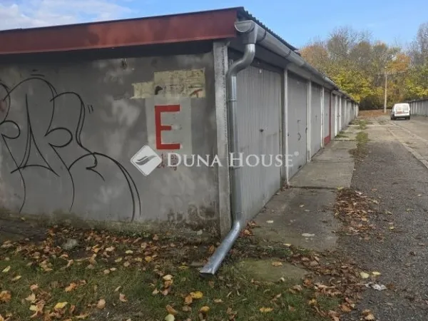 Eladó garázs Pécs, Kertváros 17 nm