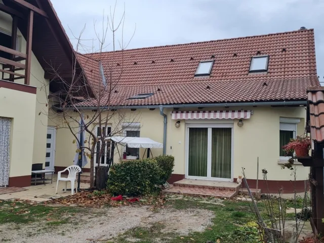 Eladó ház Kozármisleny 237 nm