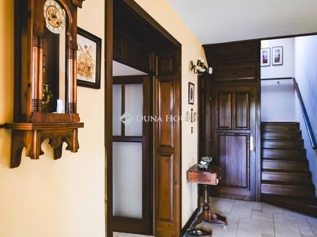 Eladó ház Pécs, Ledina 300 nm