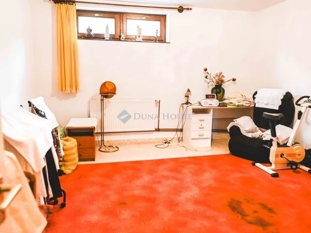 Eladó ház Pécs, Ledina 300 nm