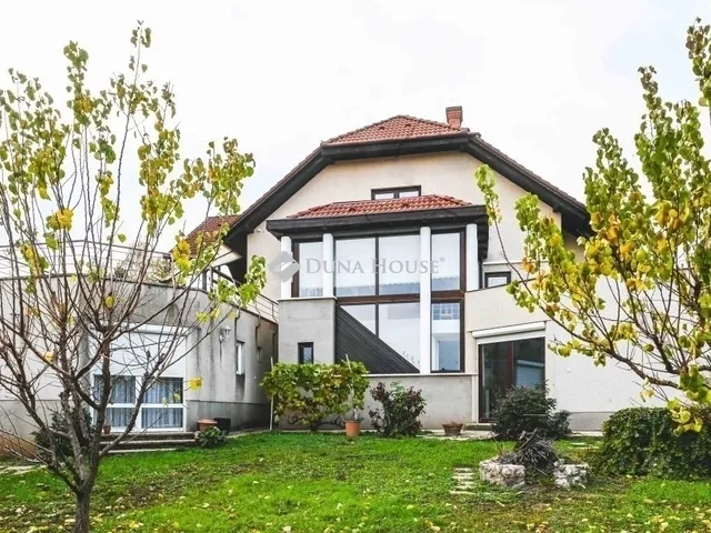 Eladó ház Pécs, Ledina 300 nm