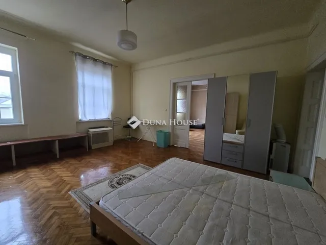 Eladó lakás Pécs, Belváros 138 nm