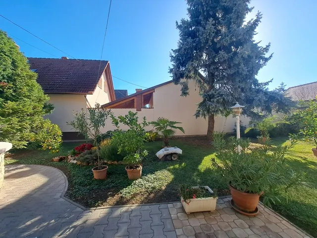 Eladó ház Bóly 250 nm